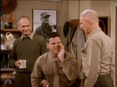MAJOR_DAD_-_E4X19_GUNNY_GETS_ROBBED_056.jpg