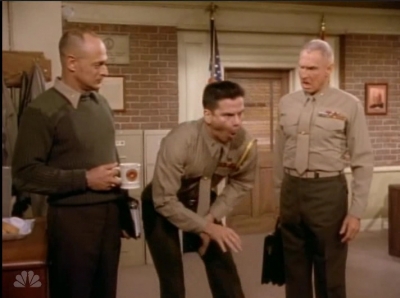 MAJOR_DAD_-_E4X19_GUNNY_GETS_ROBBED_062.jpg