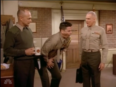 MAJOR_DAD_-_E4X19_GUNNY_GETS_ROBBED_063.jpg