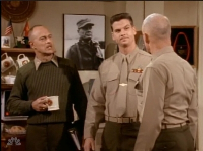MAJOR_DAD_-_E4X19_GUNNY_GETS_ROBBED_072.jpg