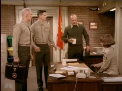MAJOR_DAD_-_E4X19_GUNNY_GETS_ROBBED_087.jpg