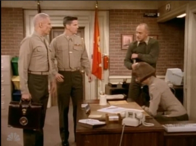 MAJOR_DAD_-_E4X19_GUNNY_GETS_ROBBED_088.jpg