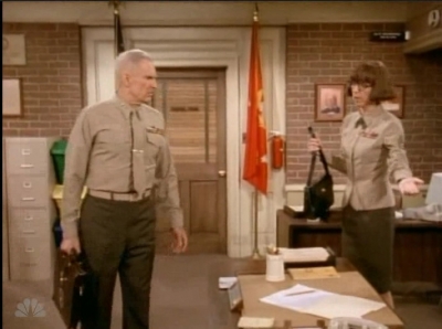 MAJOR_DAD_-_E4X19_GUNNY_GETS_ROBBED_091.jpg