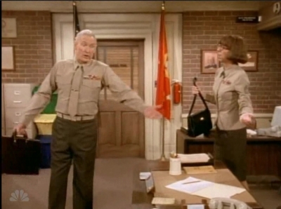 MAJOR_DAD_-_E4X19_GUNNY_GETS_ROBBED_092.jpg