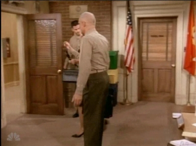 MAJOR_DAD_-_E4X19_GUNNY_GETS_ROBBED_094.jpg