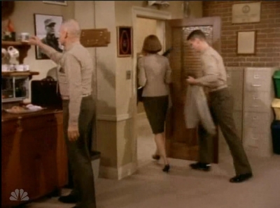 MAJOR_DAD_-_E4X19_GUNNY_GETS_ROBBED_097.jpg