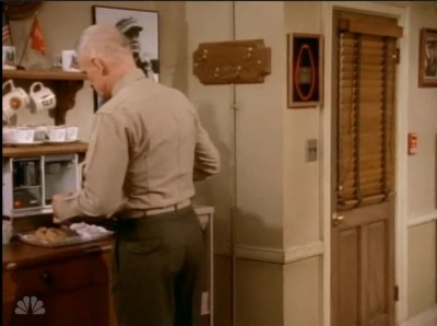 MAJOR_DAD_-_E4X19_GUNNY_GETS_ROBBED_100.jpg
