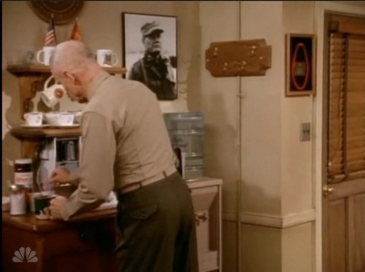 MAJOR_DAD_-_E4X19_GUNNY_GETS_ROBBED_105.jpg