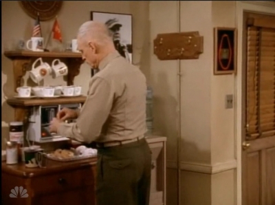 MAJOR_DAD_-_E4X19_GUNNY_GETS_ROBBED_107.jpg