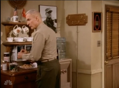 MAJOR_DAD_-_E4X19_GUNNY_GETS_ROBBED_108.jpg