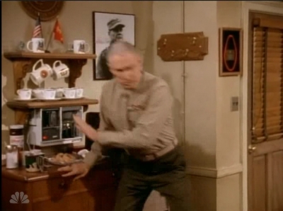 MAJOR_DAD_-_E4X19_GUNNY_GETS_ROBBED_110.jpg
