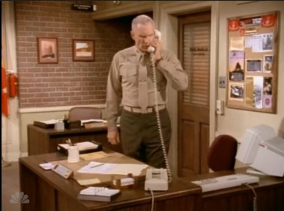 MAJOR_DAD_-_E4X19_GUNNY_GETS_ROBBED_116.jpg