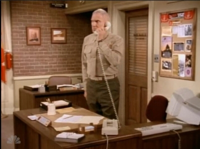 MAJOR_DAD_-_E4X19_GUNNY_GETS_ROBBED_118.jpg