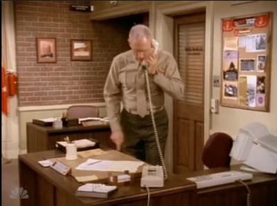 MAJOR_DAD_-_E4X19_GUNNY_GETS_ROBBED_119.jpg