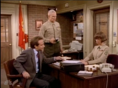 MAJOR_DAD_-_E4X19_GUNNY_GETS_ROBBED_143.jpg