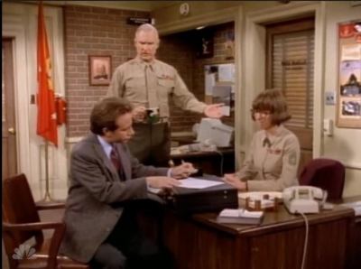 MAJOR_DAD_-_E4X19_GUNNY_GETS_ROBBED_146.jpg