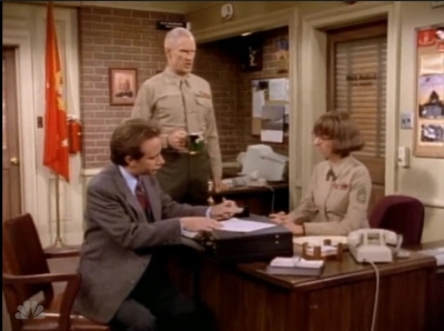 MAJOR_DAD_-_E4X19_GUNNY_GETS_ROBBED_147.jpg