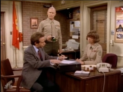 MAJOR_DAD_-_E4X19_GUNNY_GETS_ROBBED_148.jpg