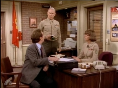 MAJOR_DAD_-_E4X19_GUNNY_GETS_ROBBED_150.jpg