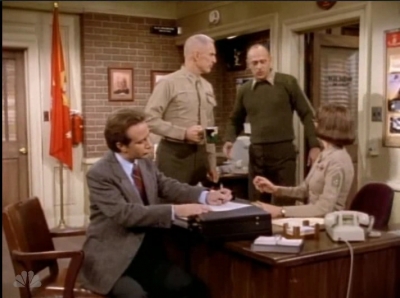 MAJOR_DAD_-_E4X19_GUNNY_GETS_ROBBED_154.jpg