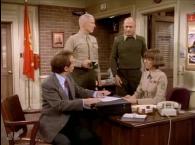 MAJOR_DAD_-_E4X19_GUNNY_GETS_ROBBED_155.jpg