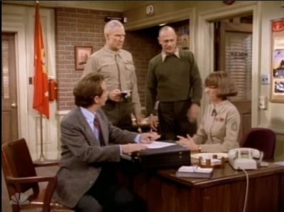 MAJOR_DAD_-_E4X19_GUNNY_GETS_ROBBED_156.jpg