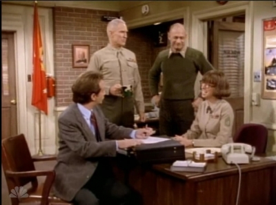 MAJOR_DAD_-_E4X19_GUNNY_GETS_ROBBED_159.jpg