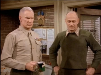 MAJOR_DAD_-_E4X19_GUNNY_GETS_ROBBED_160.jpg