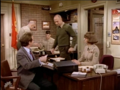 MAJOR_DAD_-_E4X19_GUNNY_GETS_ROBBED_169.jpg