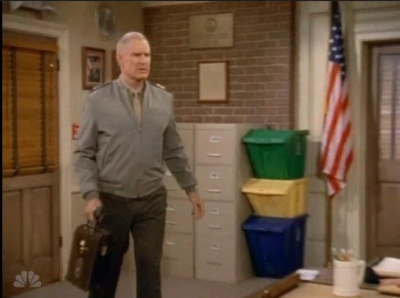 MAJOR_DAD_-_E4X19_GUNNY_GETS_ROBBED_179.jpg