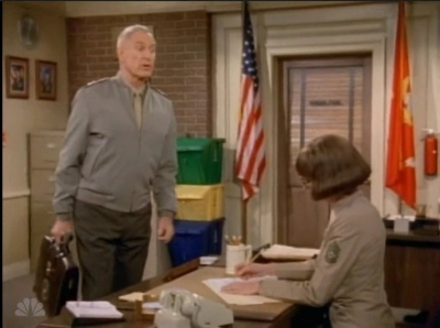 MAJOR_DAD_-_E4X19_GUNNY_GETS_ROBBED_181.jpg