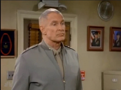 MAJOR_DAD_-_E4X19_GUNNY_GETS_ROBBED_182.jpg