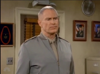 MAJOR_DAD_-_E4X19_GUNNY_GETS_ROBBED_190.jpg