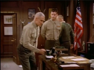 MAJOR_DAD_-_E4X19_GUNNY_GETS_ROBBED_221.jpg
