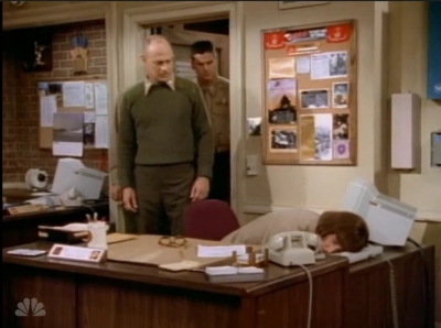 MAJOR_DAD_-_E4X19_GUNNY_GETS_ROBBED_225.jpg