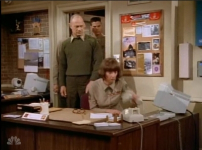 MAJOR_DAD_-_E4X19_GUNNY_GETS_ROBBED_227.jpg