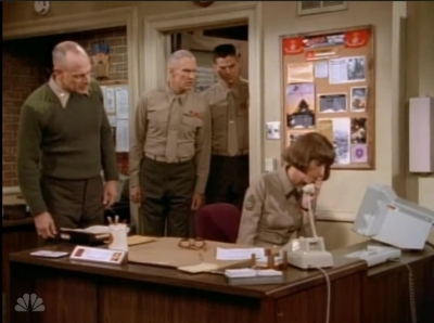 MAJOR_DAD_-_E4X19_GUNNY_GETS_ROBBED_233.jpg