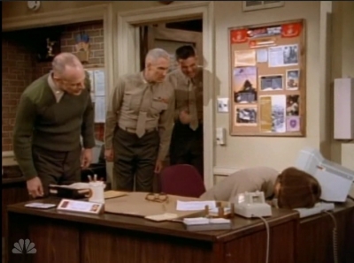 MAJOR_DAD_-_E4X19_GUNNY_GETS_ROBBED_238.jpg
