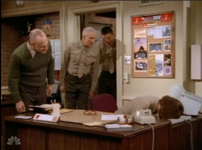 MAJOR_DAD_-_E4X19_GUNNY_GETS_ROBBED_239.jpg
