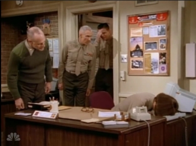 MAJOR_DAD_-_E4X19_GUNNY_GETS_ROBBED_240.jpg