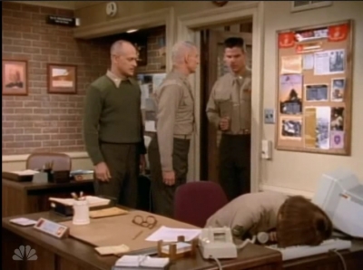 MAJOR_DAD_-_E4X19_GUNNY_GETS_ROBBED_249.jpg