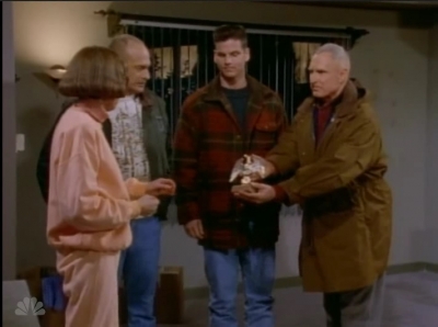 MAJOR_DAD_-_E4X19_GUNNY_GETS_ROBBED_262.jpg