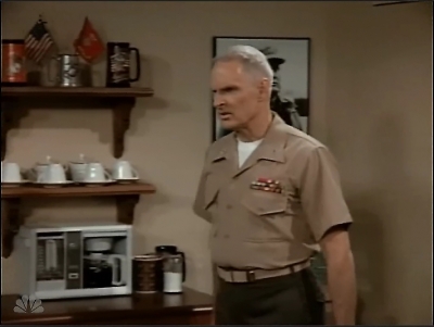 MAJOR_DAD_-_E2X01_SAFE_AT_FIRST_BASE_060.jpg