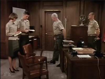 MAJOR_DAD_-_E2X02_WELCOME_TO_HOLLISTER_131.jpg