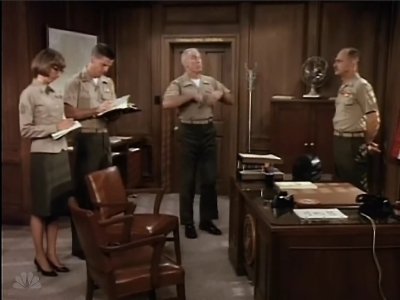 MAJOR_DAD_-_E2X02_WELCOME_TO_HOLLISTER_136.jpg
