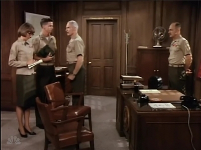 MAJOR_DAD_-_E2X02_WELCOME_TO_HOLLISTER_170.jpg