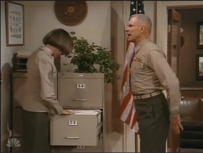 MAJOR_DAD_-_E2X09_WISH_YOU_WERE_HERE_042.jpg