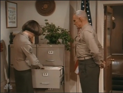 MAJOR_DAD_-_E2X09_WISH_YOU_WERE_HERE_047.jpg