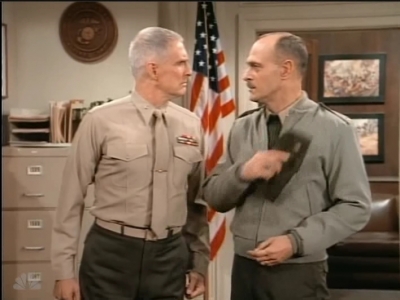 MAJOR_DAD_-_E2X12_THE_GIFT_OF_THE_MAJOR_001109.jpg