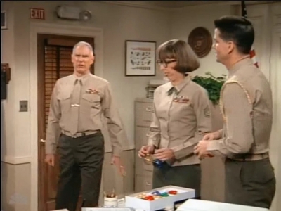MAJOR_DAD_-_E2X12_THE_GIFT_OF_THE_MAJOR_001121.jpg